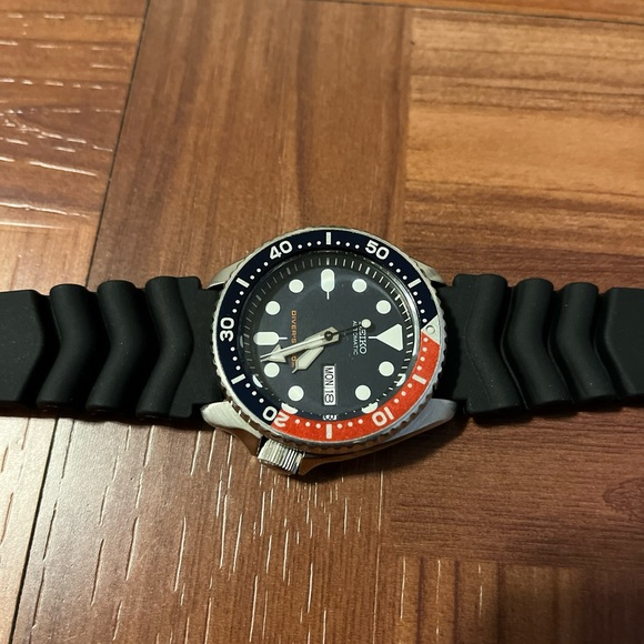 Seiko SKX009 All Original Near Mint - Picture 6 of 8